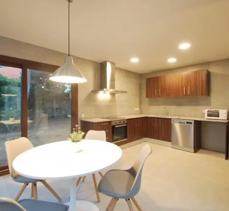 Sleeps 8 With Pool * 巴古尔