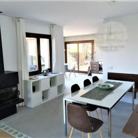 Sleeps 8 With Pool 巴古尔