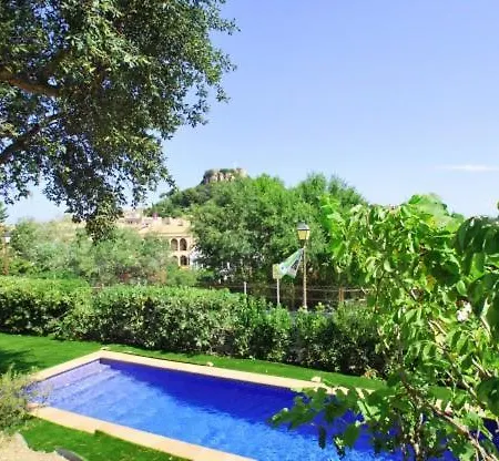 Sleeps 8 With Pool